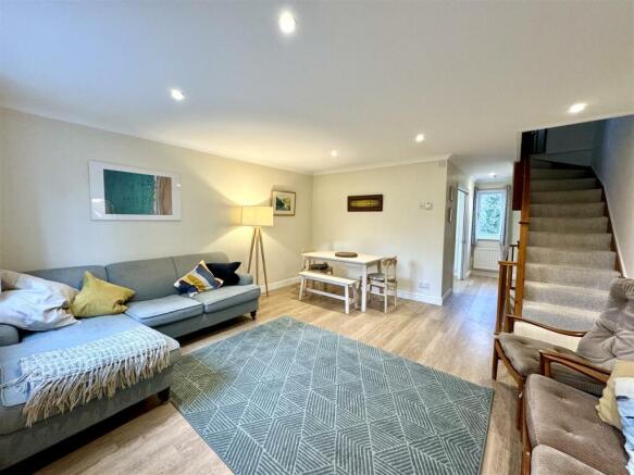 LOUNGE/DINING ROOM