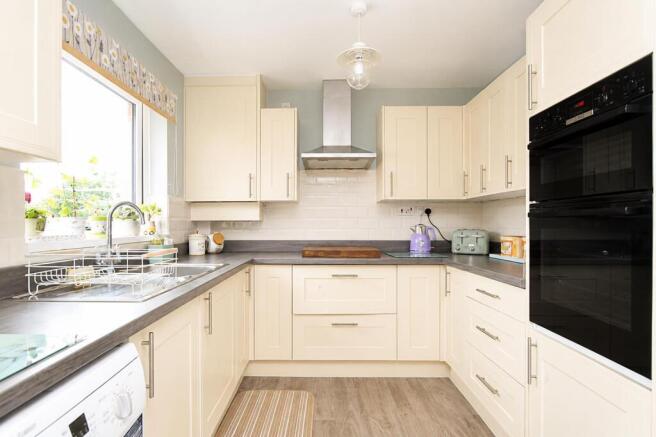 Kitchen2.jpg