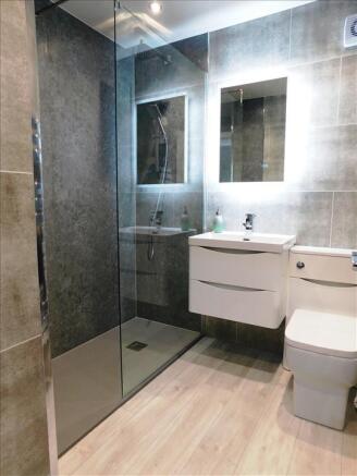 FAMILY BATHROOM