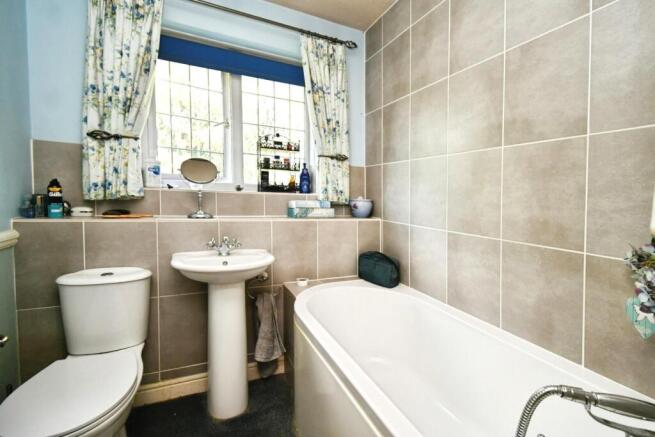 4 bed Detached for sale Image 10