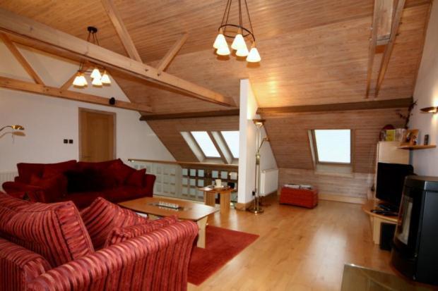 Lounge To Gallery