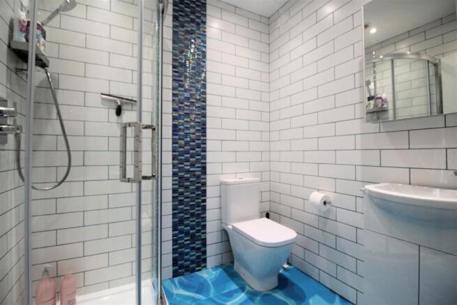En-suite 2.jpg