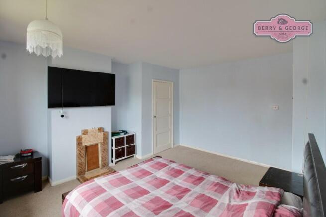 MAIN BEDOOM