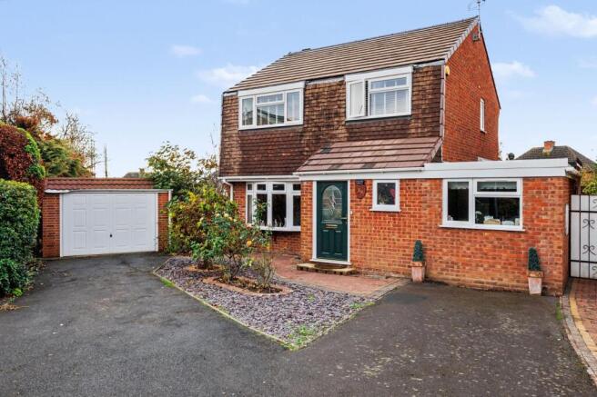 3-bed detached on Allesborough Drive, Pershore, WR10, £375,000