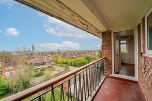 19, Meadway Court, The Ridings, Ealing W5 3EX