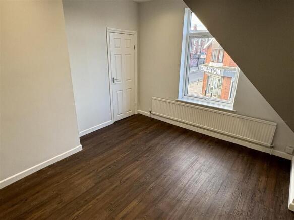 3 bed Flat to rent Image 4