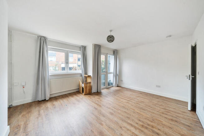 1317933-15-685d14...