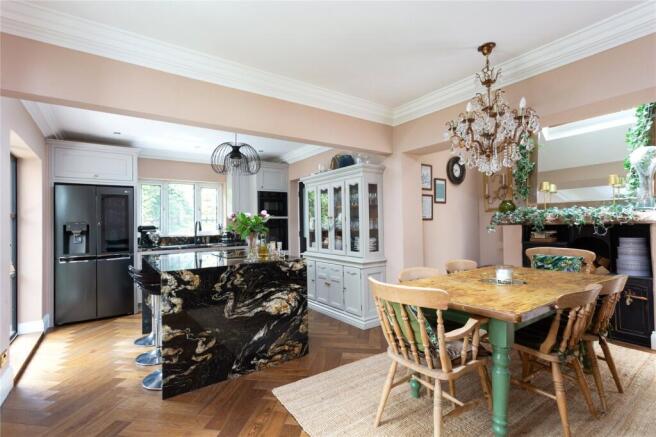 4 bed Terraced for sale Image 5
