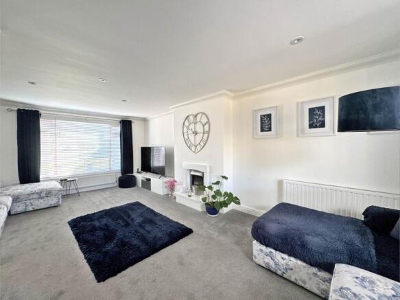 3 bed Town House for sale Image 5