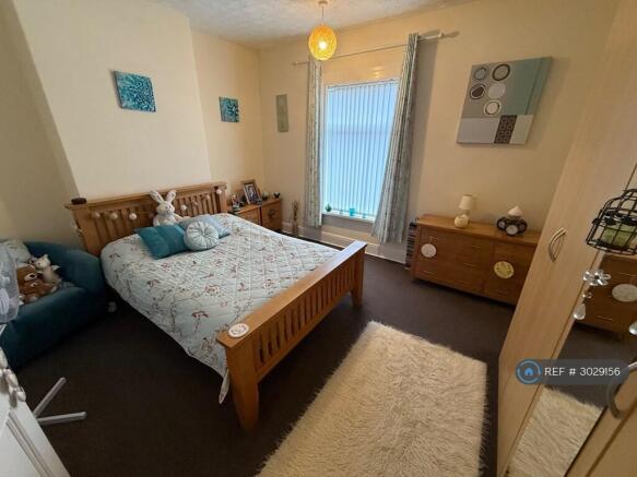 2 bed Semi-Detached to rent Image 9