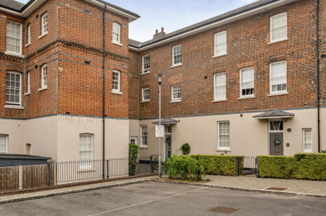 Alison Way, Winchester, Hampshire, SO22