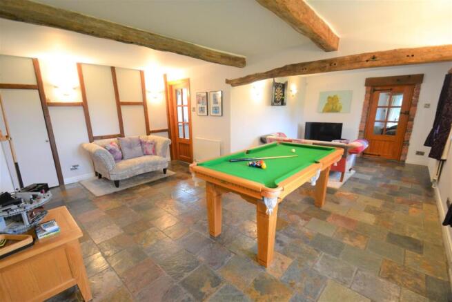 Games room/entertaining room