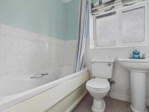 4 bed Semi-Detached for sale Image 8