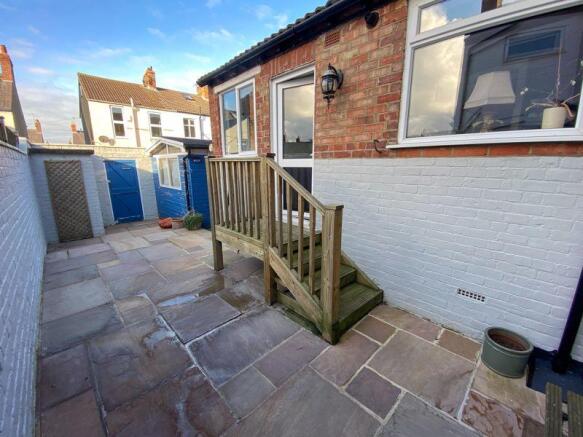Rear patio garden