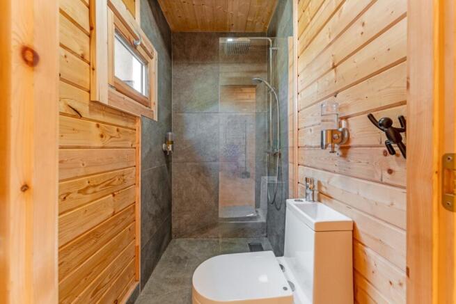 Garden house ensuite