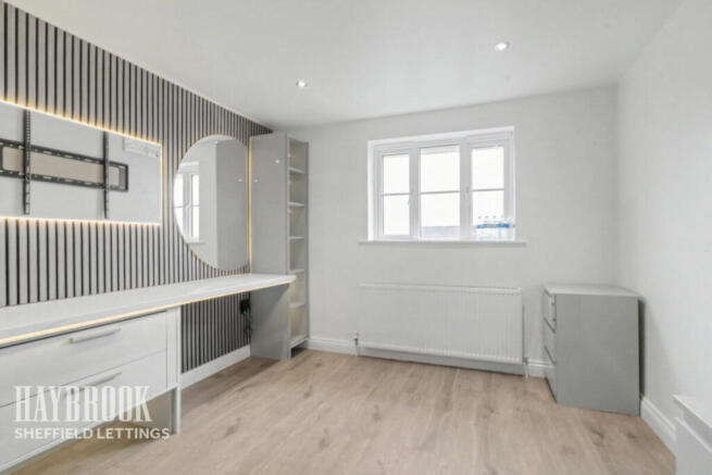 5 bed Detached to rent Image 11