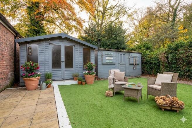 4 bed Detached for sale Image 11
