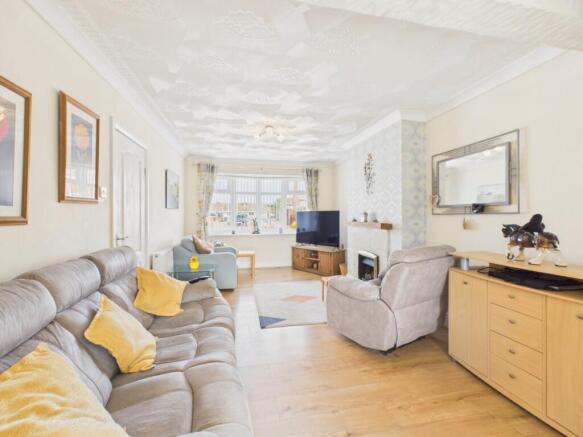 4 bed Semi-Detached Bungalow for sale Image 4