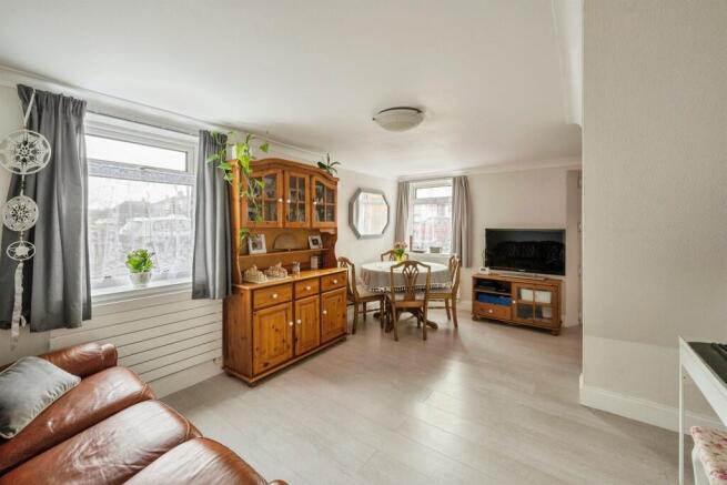 2 bed Semi-Detached for sale Image 8