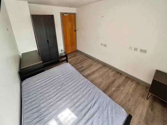 2 bed Apartment to rent Image 6