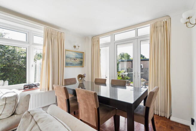 St. Michaels Crescent, Pinner, HA5 5LF photo 4