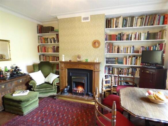 DINING/SITTING ROOM