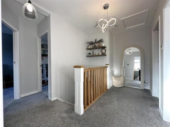 Large First Floor Landing 582