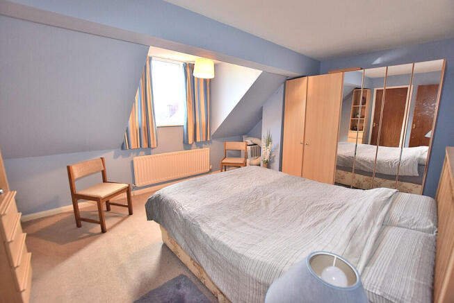 4 bed Detached for sale Image 11