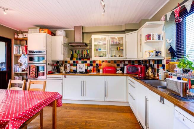 Kitchen / Dining Roo