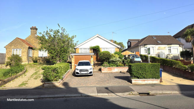 3 bed bungalow for sale Crescent Road, East Barne