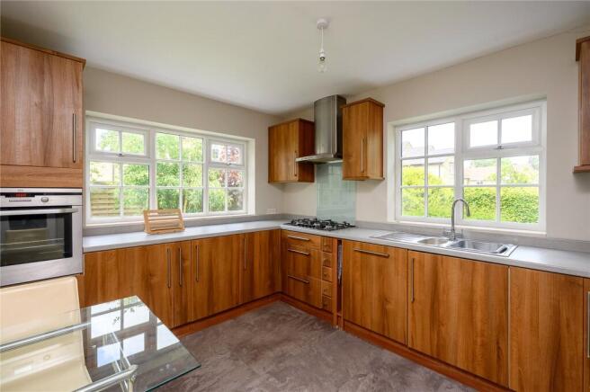 4 bed Detached for sale Image 8