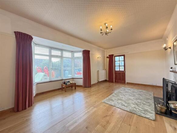 Southwell Road 6 - Lounge Front.jpg