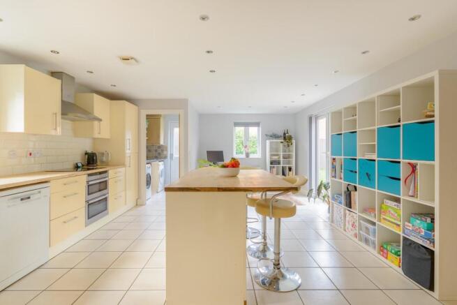 EVIRDTNARRUCKCALB20 - Kitchen G.jpg