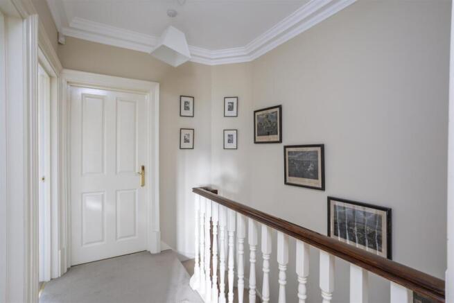 3 bed Town House for sale Image 8