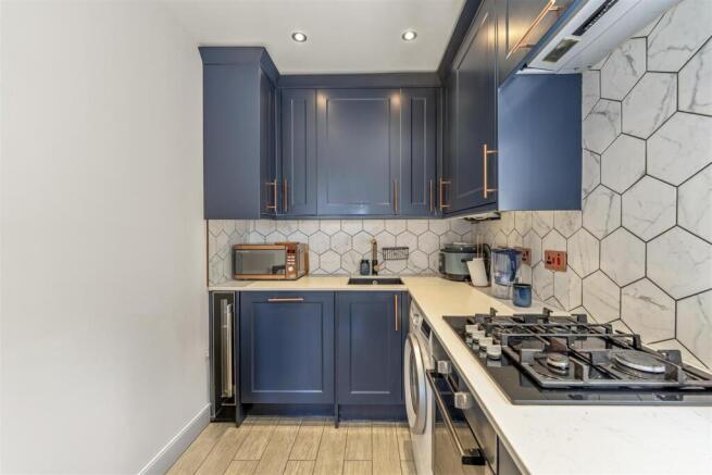 15 Richardson House, Malting Way, TW7 6SD10.jpg