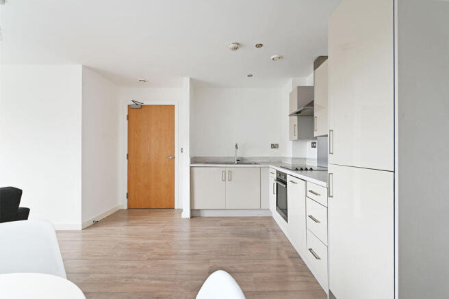 2 bed Apartment to rent Image 6