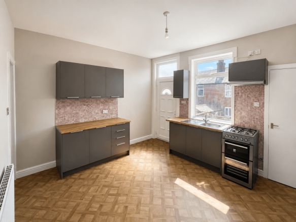 2 bed Terraced to rent Image 4