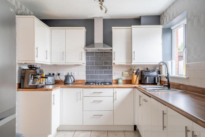 5 bed Detached for sale Image 7