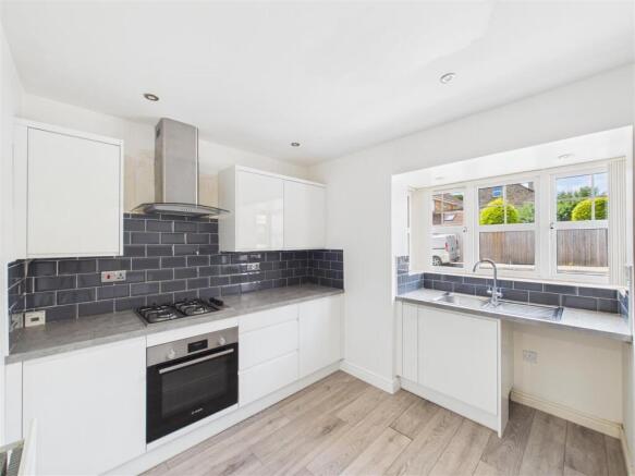 3 bed Detached to rent Image 5