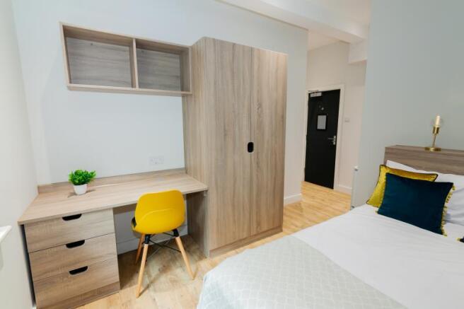 6 bed Flat to rent Image 11