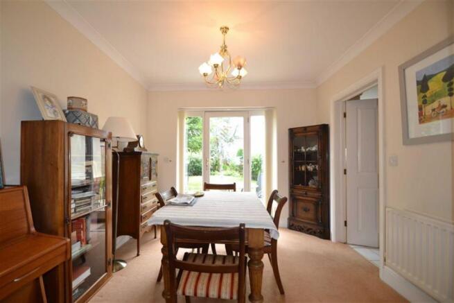 'L' Shaped Living Room/Dining Room