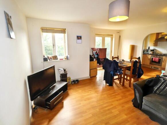 2 bed Flat for sale Image 5