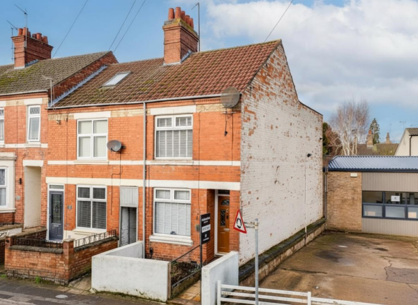 2-bed terraced on NN15 Station Road, Burton Latimer, £170,000