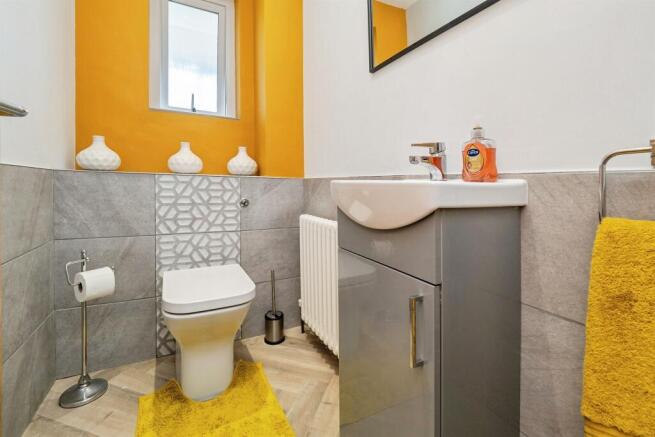 4 bed Detached for sale Image 6