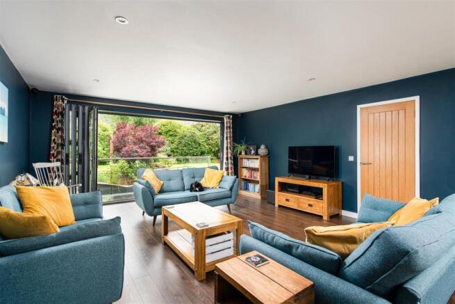 Sitting_Room_1.jpg