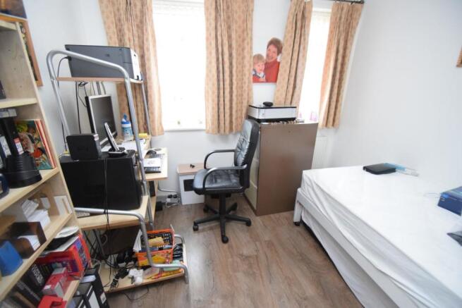 18 Huggetts Lane bed 3.JPG