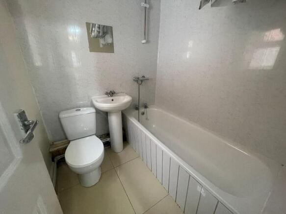 3 bed Terraced to rent Image 9