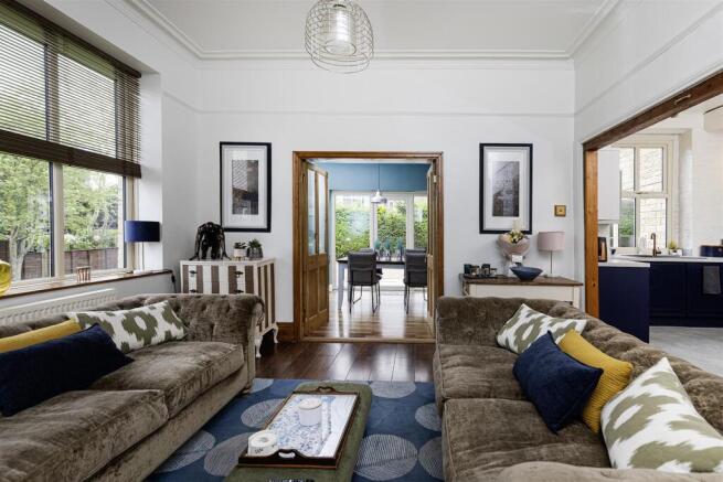 4 bed Detached for sale Image 7