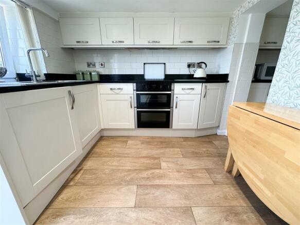 KITCHEN BREAKFAST ROOM