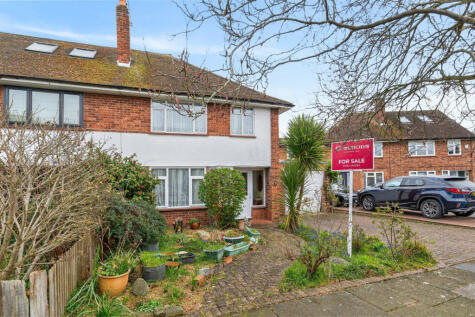 Elliott Gardens, Shepperton, TW17